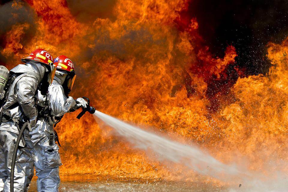 firefighters-115800_960_720